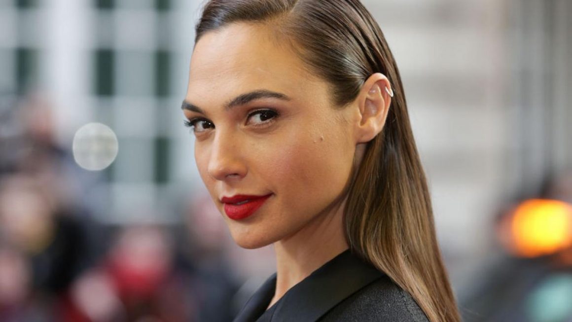 Gal Gadot 3/4