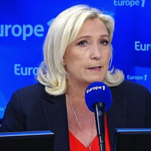 Marine le Pen confie sa communication à un journaliste d’Europe 1